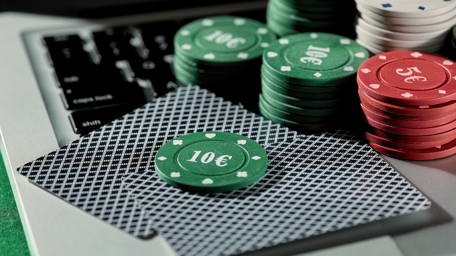 The Thrills and Risks of the Virtual Casino Experience